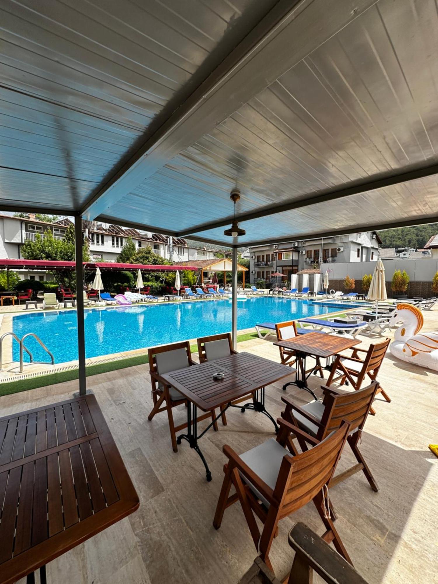 Carmina Hotel ออวาจิค ภายนอก รูปภาพ
